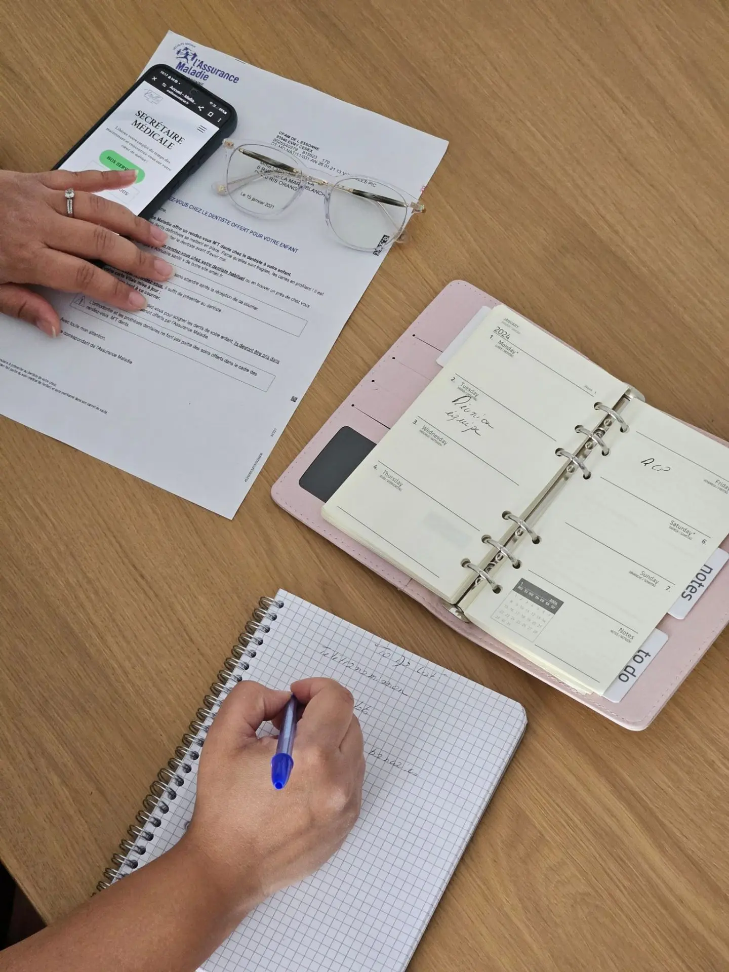 Prise de note est RDV dans le secrétariat médicale